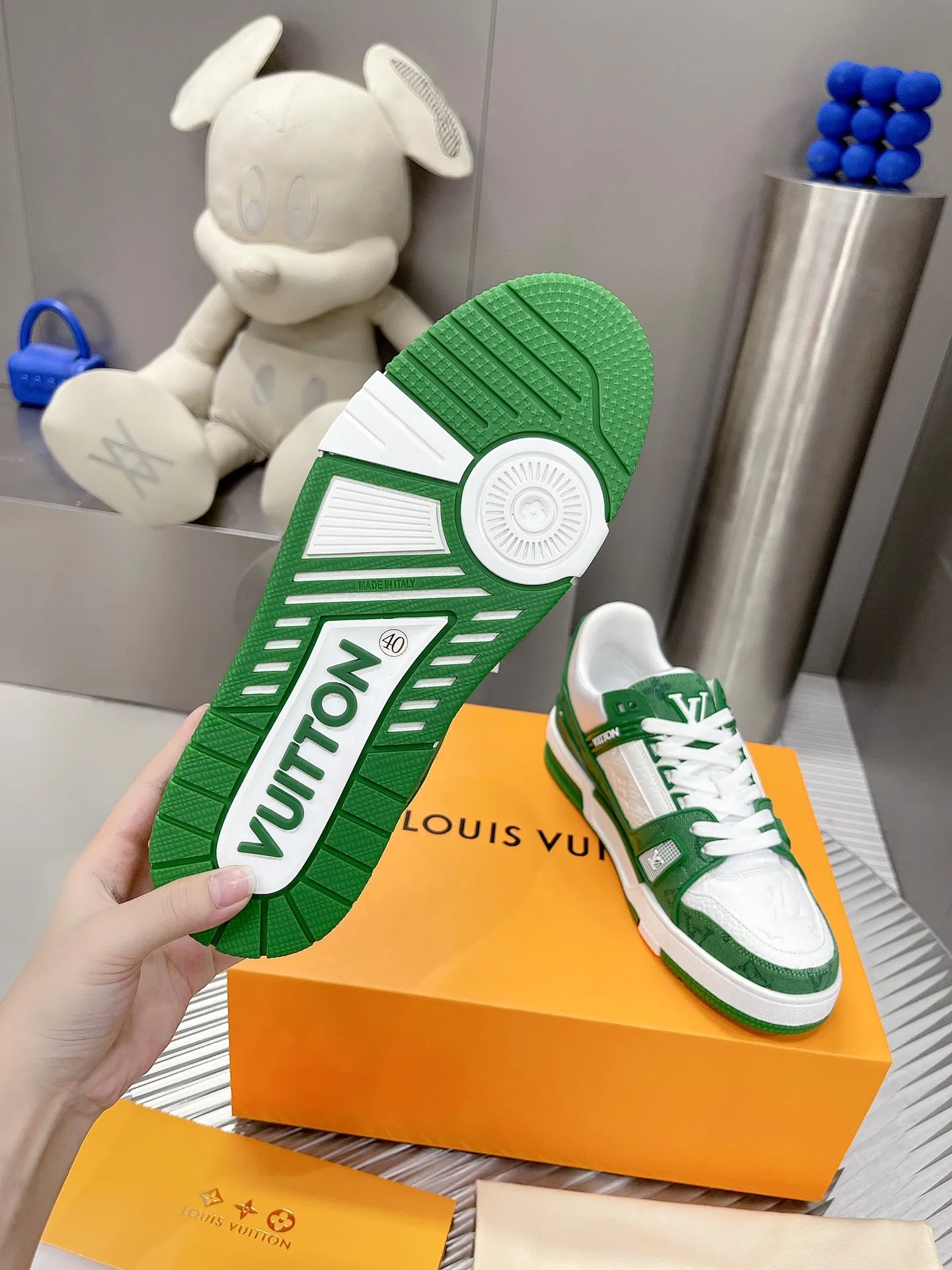 👟👟Ex-factory price 840👟👟The highest version on the Internet⚠️Feel free to compare! 2021🔥New model, purchase quality LV~Louis Vuitton by Virgin Abloh’s best-looking sneakers, Donkey Brand strongly recommends new products, official website limited edition retro basketball sneakers! Both high and low tops cost money to purchase 1:1 accurate replicas of the originals. The details are invincible, full of sincerity, imported custom-made original cowhide, the original package method is the same, the details are 100% restored, and the private model customized the original one-piece T👟👟factory price U outsole, which is different from other brands. Without the original version, this effect cannot be achieved! 35-45 (46 is custom-made and non-refundable) Some colors are available in women’s styles